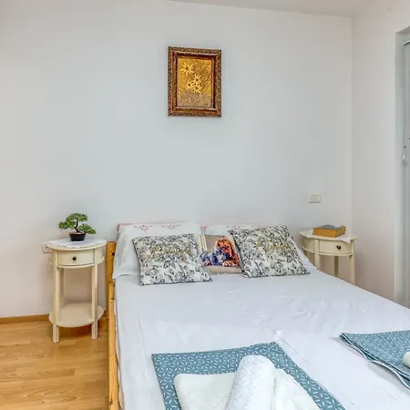 House In The Vineyard - Happy Apartment Ankaran