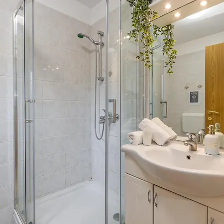 House In The Vineyard - Happy *