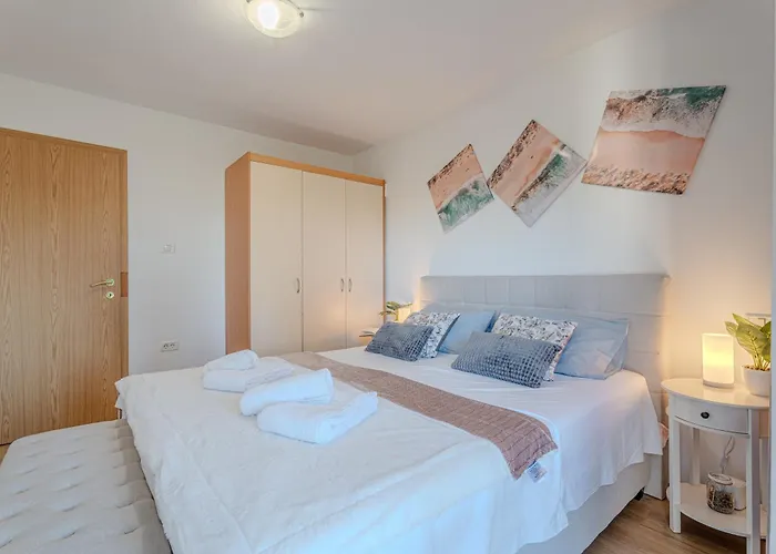 House In The Vineyard - Happy * أنكاران